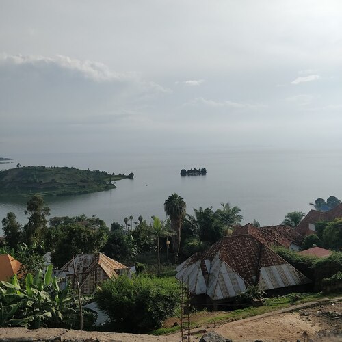 View_of_Lake_Kivu_from_Rubona_peninsula,_Gisenyi,_Rwanda_(164848).jpg